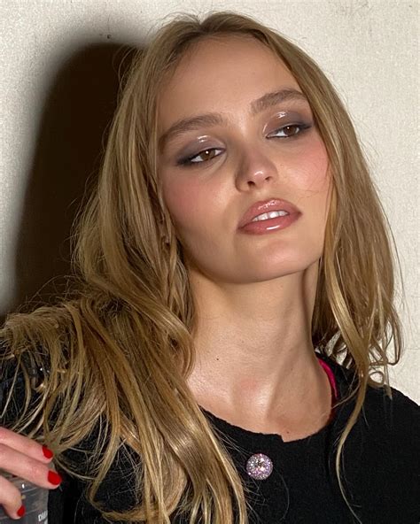 Lily-Rose Depp makeup